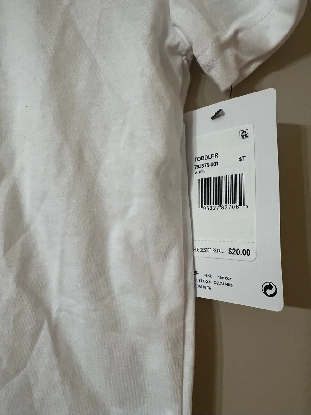 Nike unisex Futura Evergreen Short-Sleeve T-Shirt in white